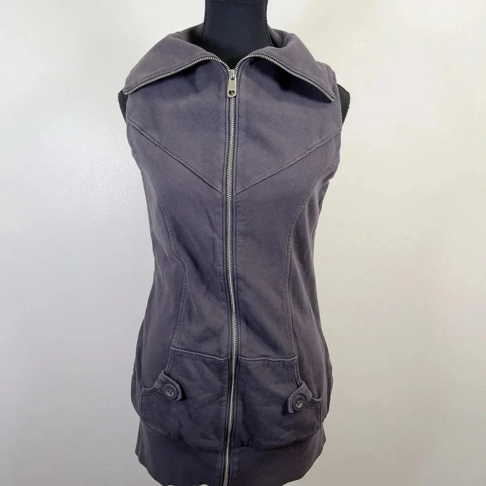 Aritzia Talula Cotton Taupe Full Zip Sleeveless Sweater